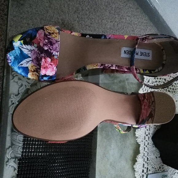 Brand new Steve Madden heels - Picture 2 of 3